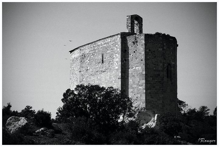 IMGP4852 N&B petit.jpg - Sanctuaire ou donjon ?